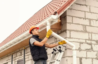 Pose et remplacement de gouttières à Lardiers